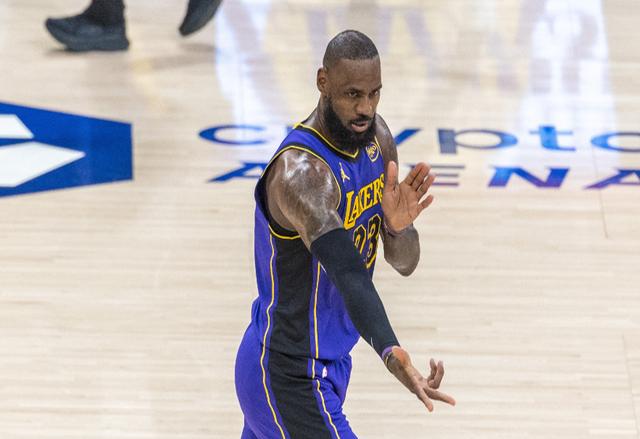 开云注册-詹姆斯在西班牙队比赛中反败为胜，比赛局势复杂引发热议！再创辉煌时刻的简单介绍